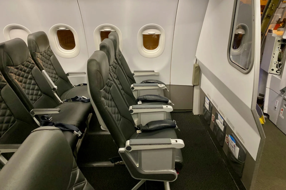 Frontier Stretch Seating