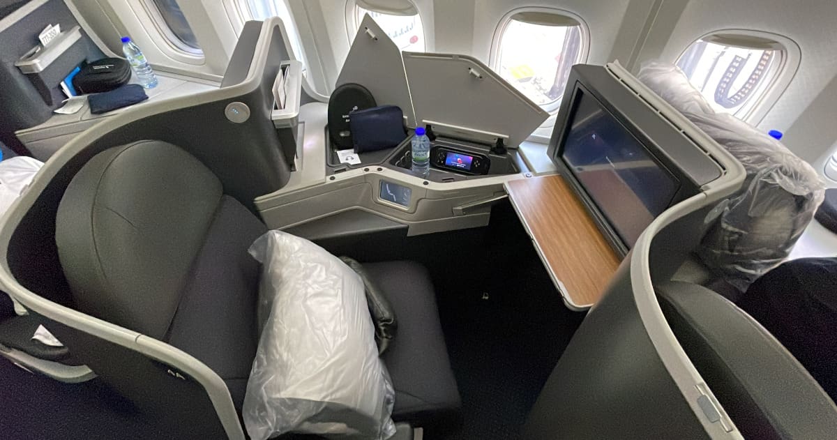 oeing 777-200ER American Airlines First Class 
